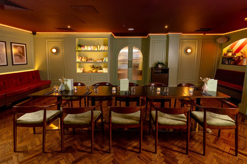 The Delphine — table setting and lighting